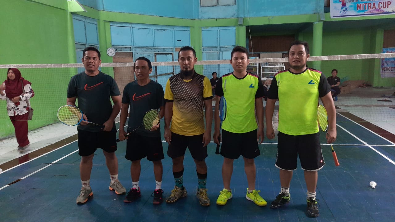 Fekon Jumpa Sastra di Final Bulutangkis Rektor Unisa Cup