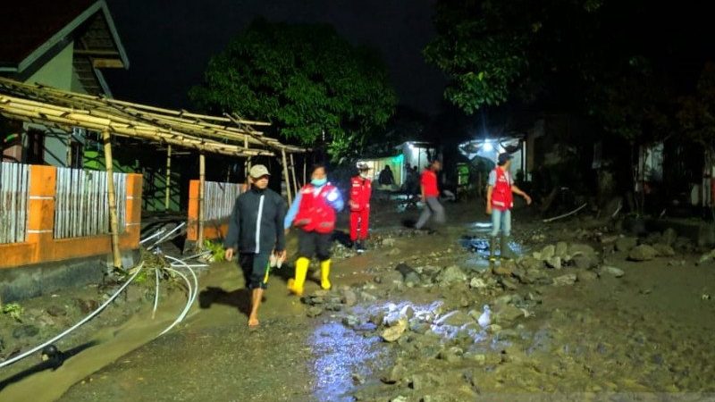 PMI kerahkan personel bantu korban banjir Sigi