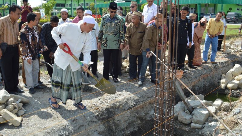 Habib Ali Letakkan Batu Pertama Pembangunan Masjid Guru Tua