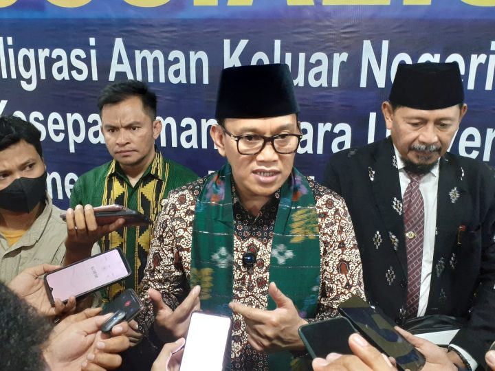 Menteri P2MI  Beri Kuliah Tamu di Universitas Alkhairaat, Mahasiswa Berani Bekerja ke Luar Negeri