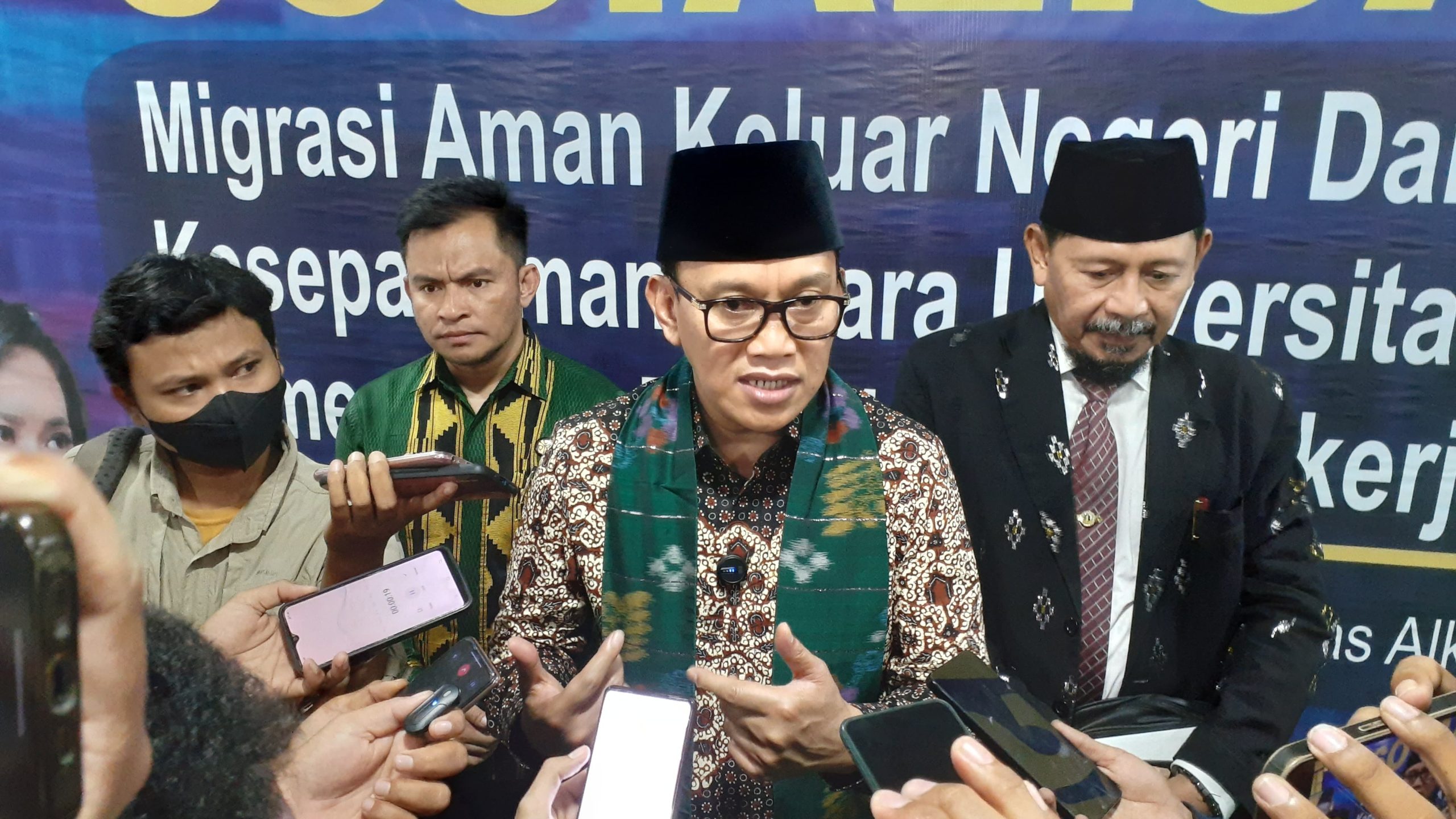 Menteri P2MI Beri Kuliah Tamu di Universitas Alkhairaat, Mahasiswa Berani Bekerja ke Luar Negeri