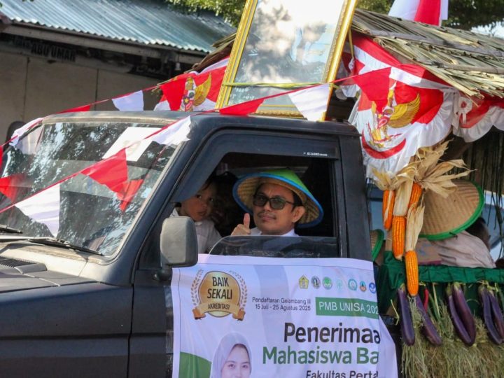 Universitas Alkhairaat Ikut Karnaval Sambut HUT RI ke-80 dan Meriahkan Milad Alkhairaat ke-98