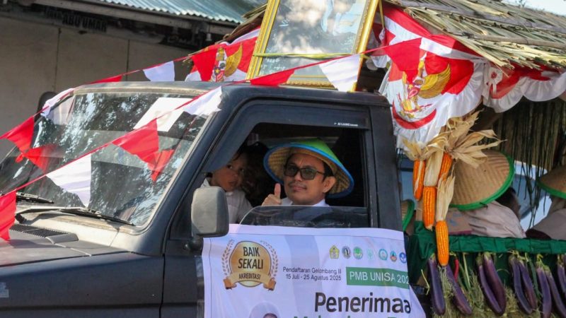 Universitas Alkhairaat Ikut Karnaval Sambut HUT RI ke-80 dan Meriahkan Milad Alkhairaat ke-98