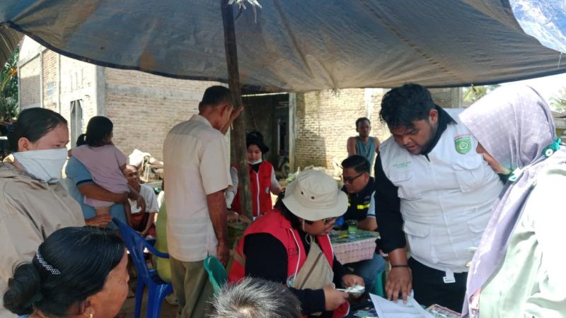 Tim Emergency Fakultas Kedokteran Universitas Alkhairaat Mulai Berjibaku dengan Korban Banjir Sumatera Utara