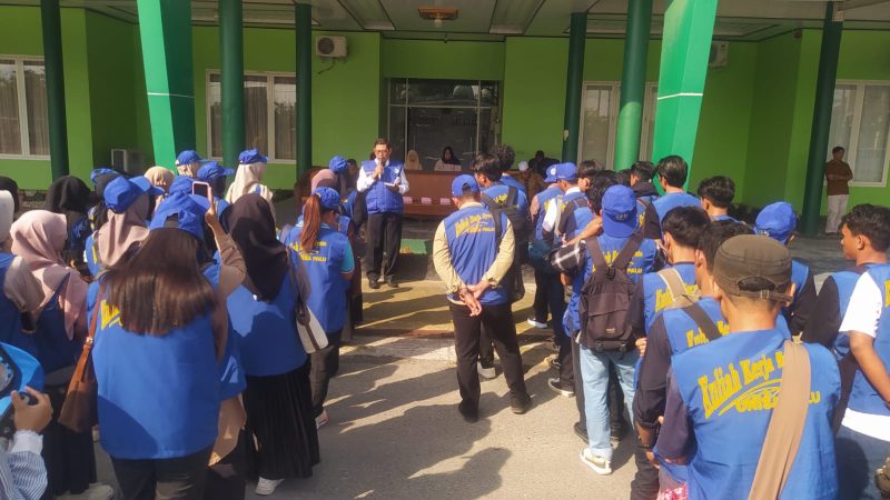 Lepas Mahasiswa KKN, Rektor Ingatkan Mahasiswa Buat Program Berdampak