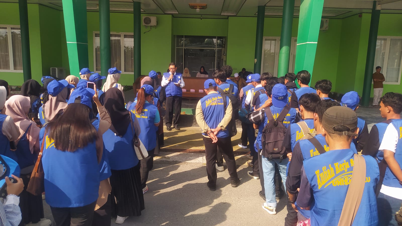 Lepas Mahasiswa KKN, Rektor Ingatkan Mahasiswa Buat Program Berdampak