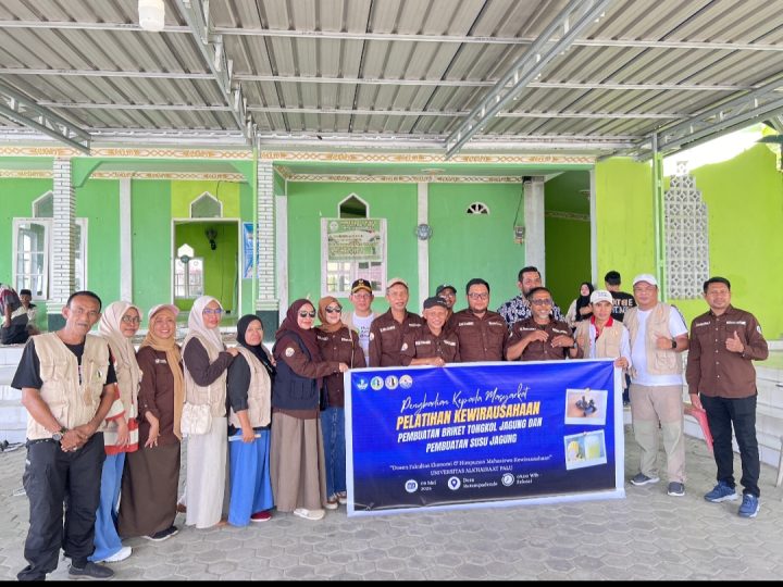 Dosen Prodi Kewirausahaan UNISA Palu Beri Pelatihan Pembuatan Briket dari Tongkol Jagung dan Susu Jagung