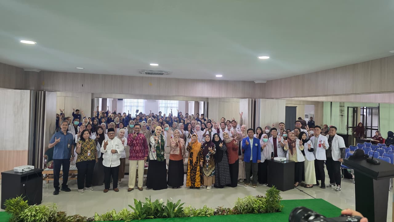 Lula Kamal Beri Kuliah Blok Kedokteran Komunitas di FK UNISA Palu