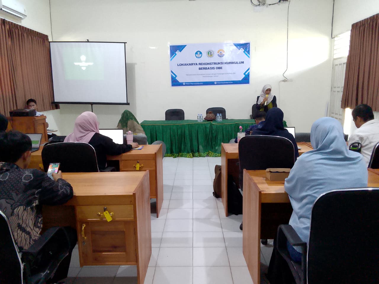 Prodi Pendidikan Matematika FKIP UNISA Palu Gelar Lokakarya Rekonstruksi Kurikulum Berbasis OBE