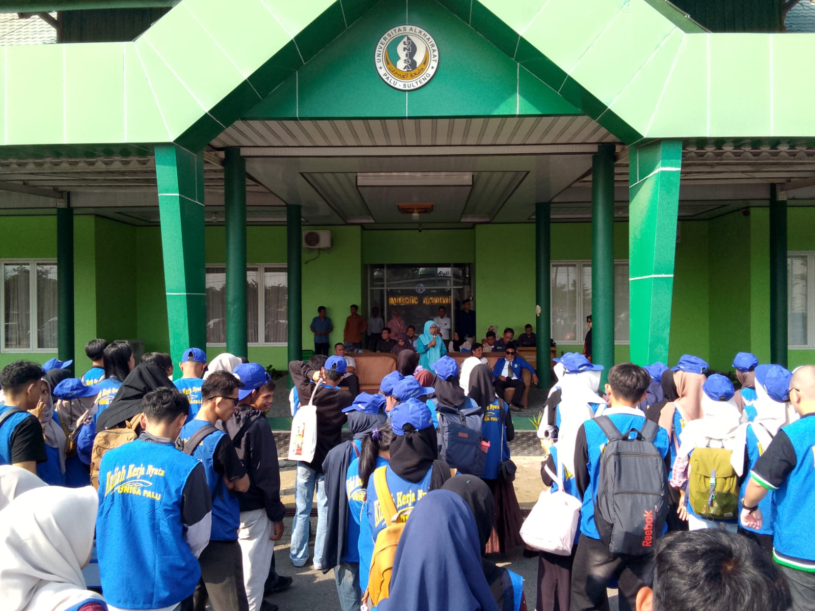 Wakil Rektor II UNISA Palu Lepas Ratusan Mahasiswa KKN ke Tiga Wilayah