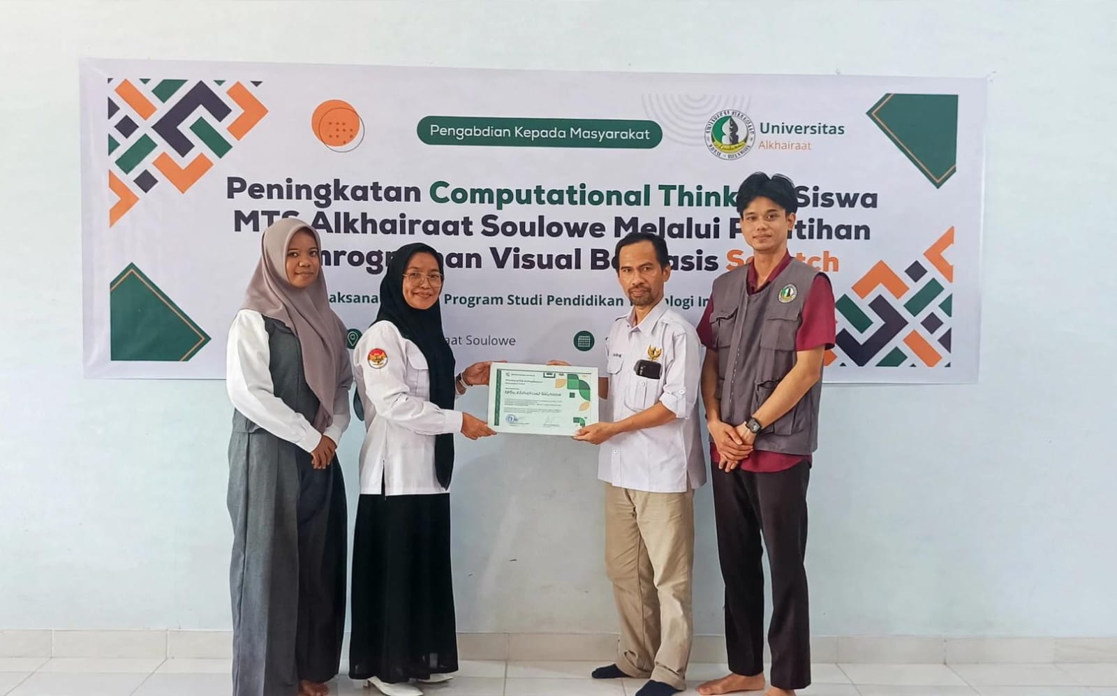 Tingkatkan Computational Thinking Siswa, Dosen FKIP UNISA Palu Latih Pemrograman Scratch di MTs Alkhairaat Soulowe